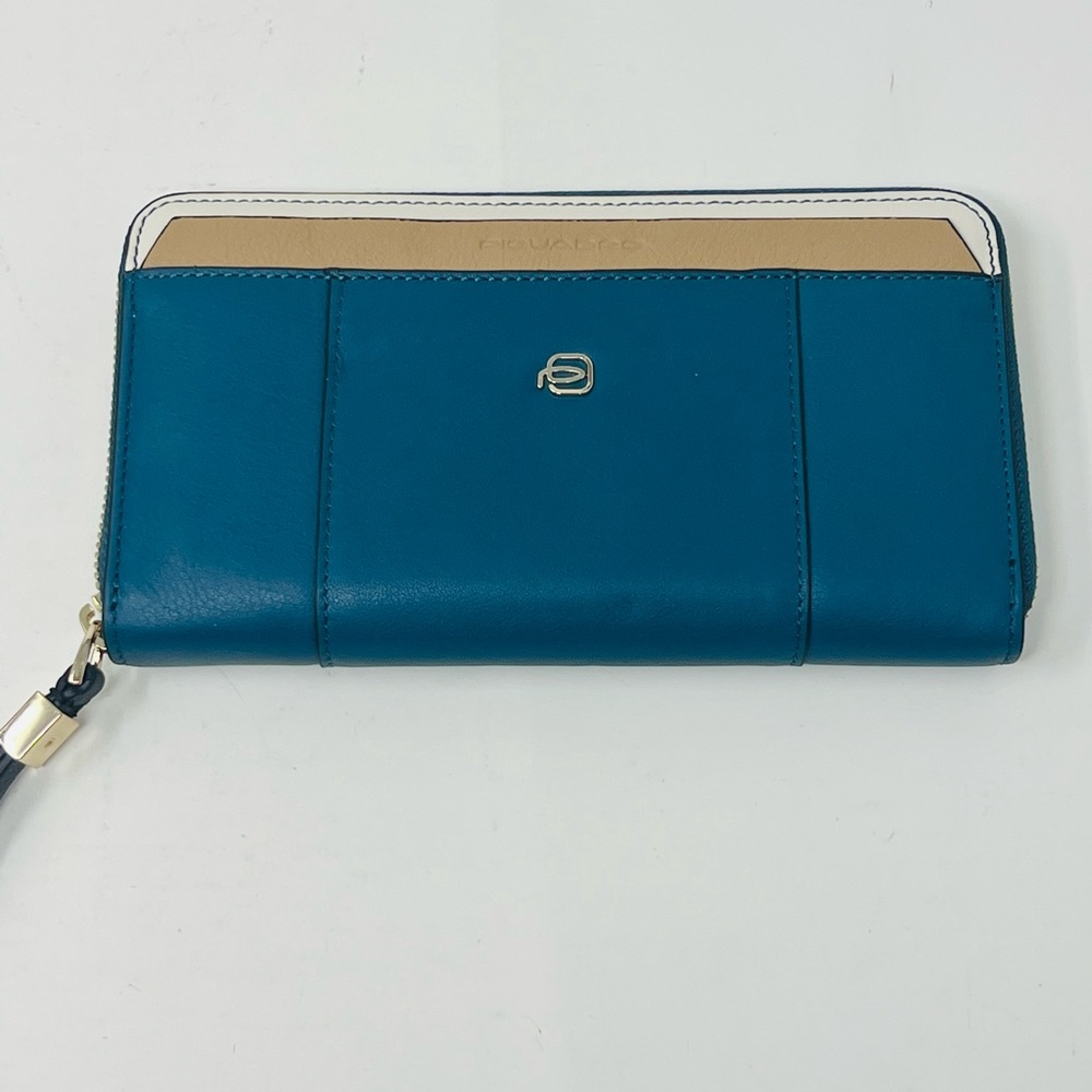 NWT Piquadro Wallet with Zip-Around Closure Leather 8 x 4.5”